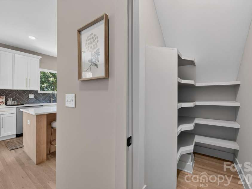 5151 Grafton Drive, Charlotte, NC 28215.  MLS# CAR4419549, YatesRealty ID 47738. 