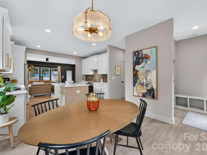5151 Grafton Drive, Charlotte, NC 28215.  MLS# CAR4419549, YatesRealty ID 47738. 