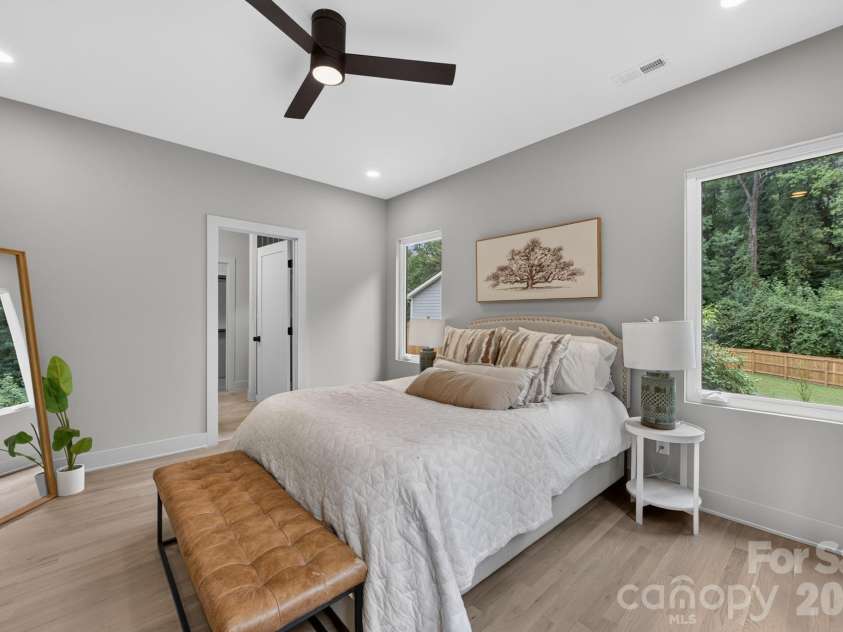 5151 Grafton Drive, Charlotte, NC 28215.  MLS# CAR4419549, YatesRealty ID 47738. 