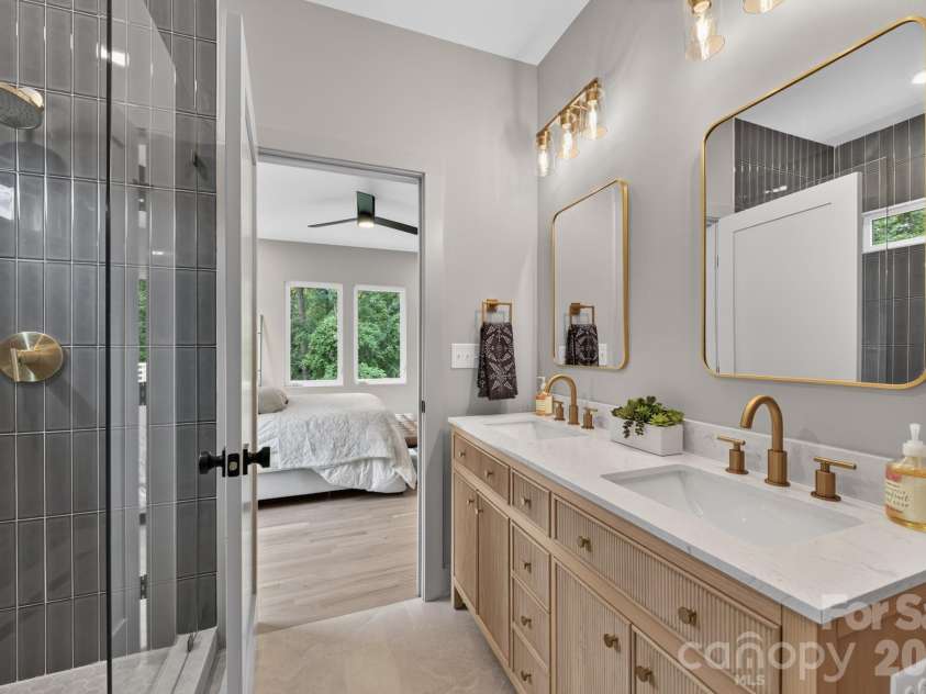 5151 Grafton Drive, Charlotte, NC 28215.  MLS# CAR4419549, YatesRealty ID 47738. 