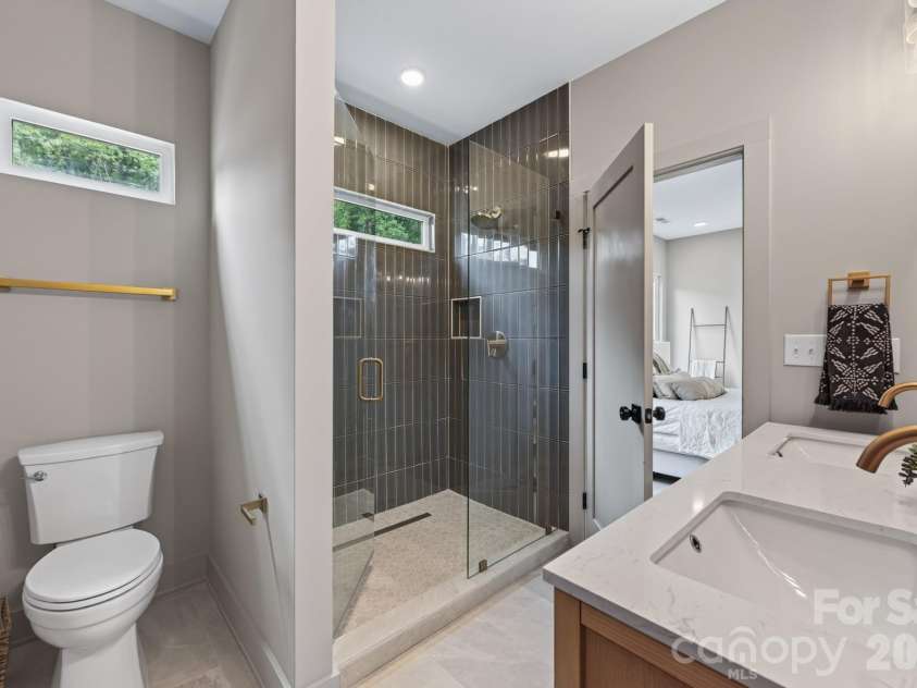 5151 Grafton Drive, Charlotte, NC 28215.  MLS# CAR4419549, YatesRealty ID 47738. 
