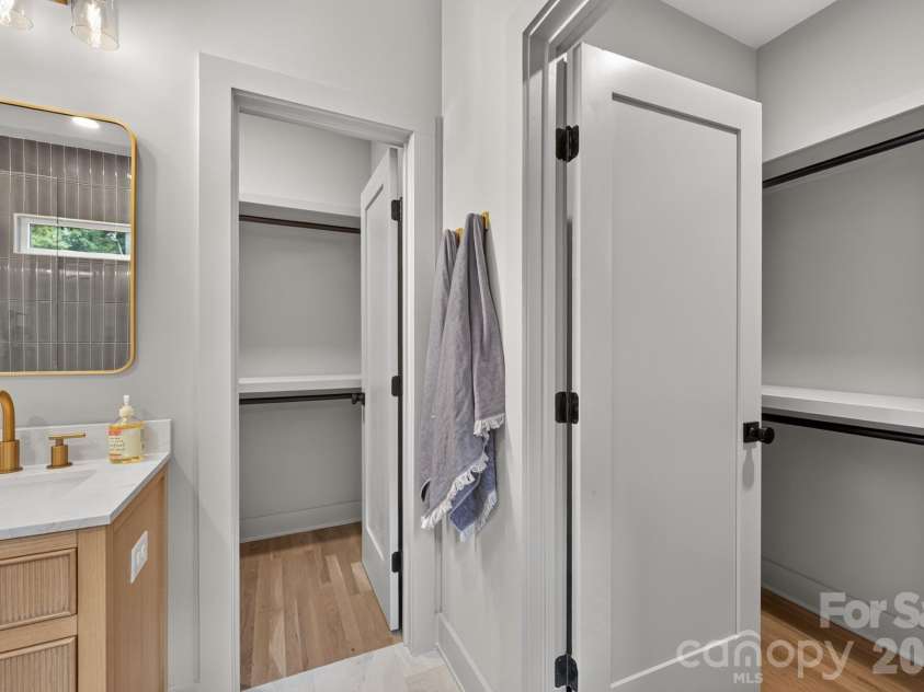 5151 Grafton Drive, Charlotte, NC 28215.  MLS# CAR4419549, YatesRealty ID 47738. 