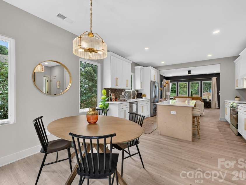 5151 Grafton Drive, Charlotte, NC 28215.  MLS# CAR4419549, YatesRealty ID 47738. 