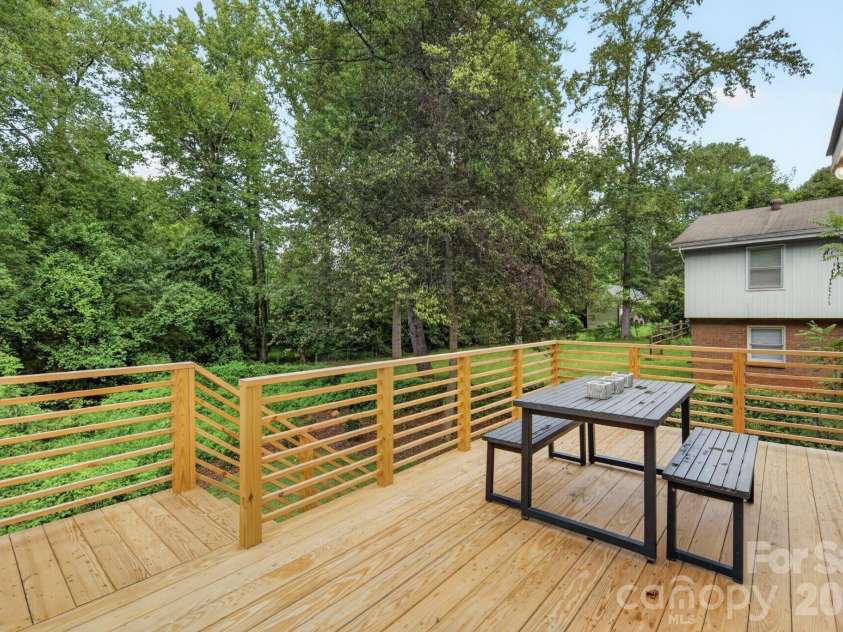 5151 Grafton Drive, Charlotte, NC 28215.  MLS# CAR4419549, YatesRealty ID 47738. 