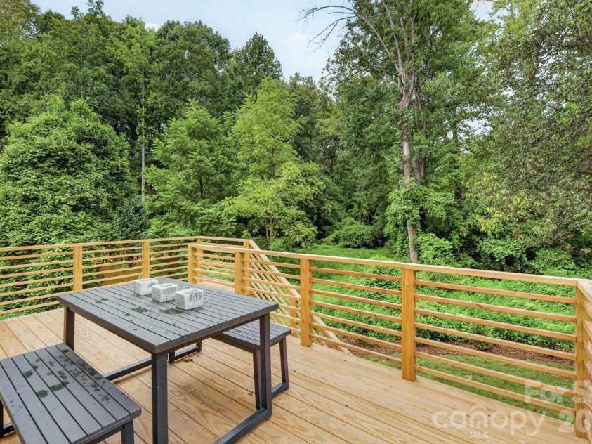 5151 Grafton Drive, Charlotte, NC 28215.  MLS# CAR4419549, YatesRealty ID 47738. 