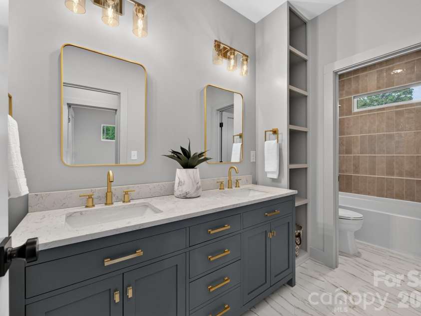 5151 Grafton Drive, Charlotte, NC 28215.  MLS# CAR4419549, YatesRealty ID 47738. 