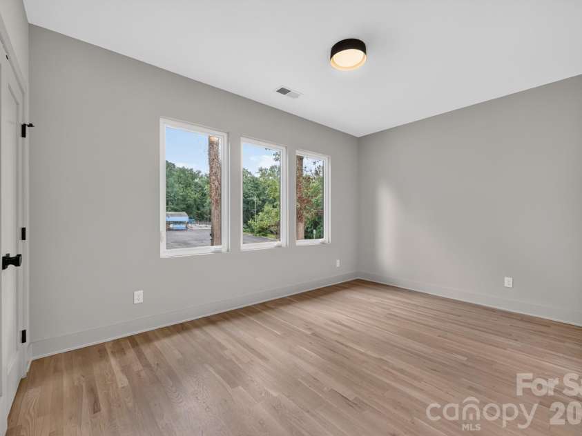 5151 Grafton Drive, Charlotte, NC 28215.  MLS# CAR4419549, YatesRealty ID 47738. 