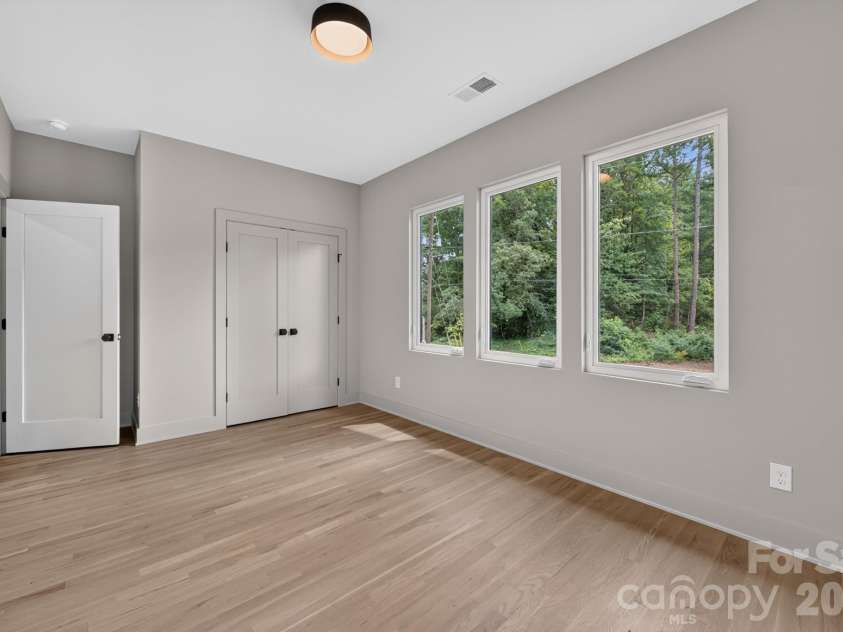5151 Grafton Drive, Charlotte, NC 28215.  MLS# CAR4419549, YatesRealty ID 47738. 
