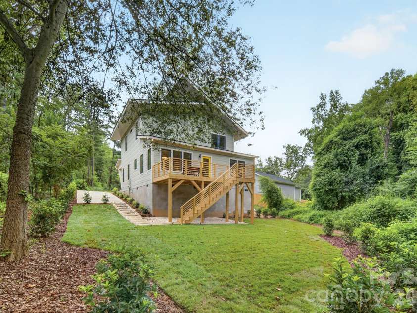 5151 Grafton Drive, Charlotte, NC 28215.  MLS# CAR4419549, YatesRealty ID 47738. 