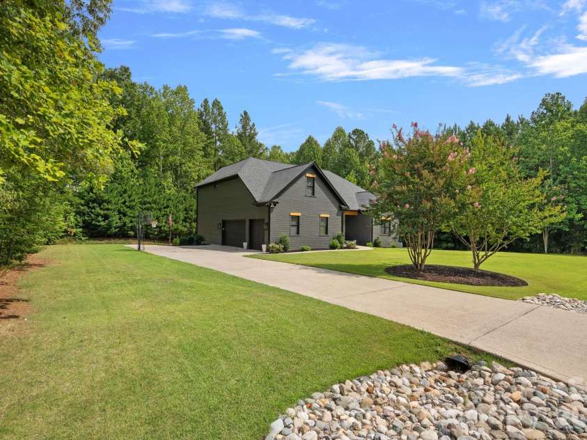 140 Crooked Branch Way, Troutman, NC 28166.  MLS# CAR4416976, YatesRealty ID 47739. 