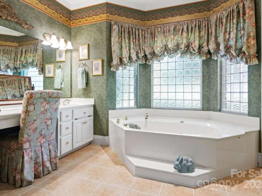 1408 Stone Gate Drive, Shelby, NC 28150.  MLS# CAR4181748, YatesRealty ID 4774. ...and a luxurious garden tub with separate shower.