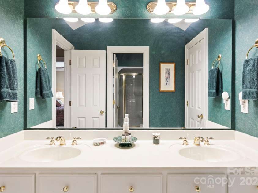 1408 Stone Gate Drive, Shelby, NC 28150.  MLS# CAR4181748, YatesRealty ID 4774. Double vanity in the bathroom off the fourth bedroom