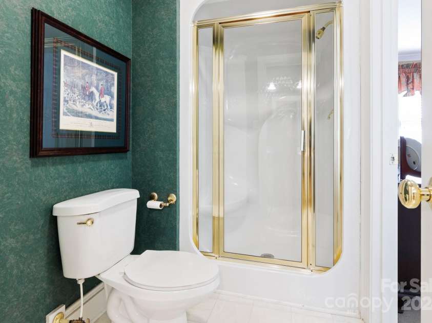 1408 Stone Gate Drive, Shelby, NC 28150.  MLS# CAR4181748, YatesRealty ID 4774. Full bathroom attached to the fourth bedroom