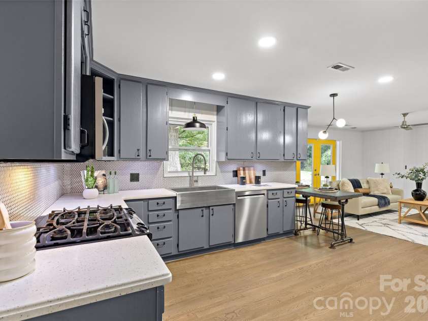 1222 Burtonwood Circle, Charlotte, NC 28212.  MLS# CAR4418524, YatesRealty ID 47741. 