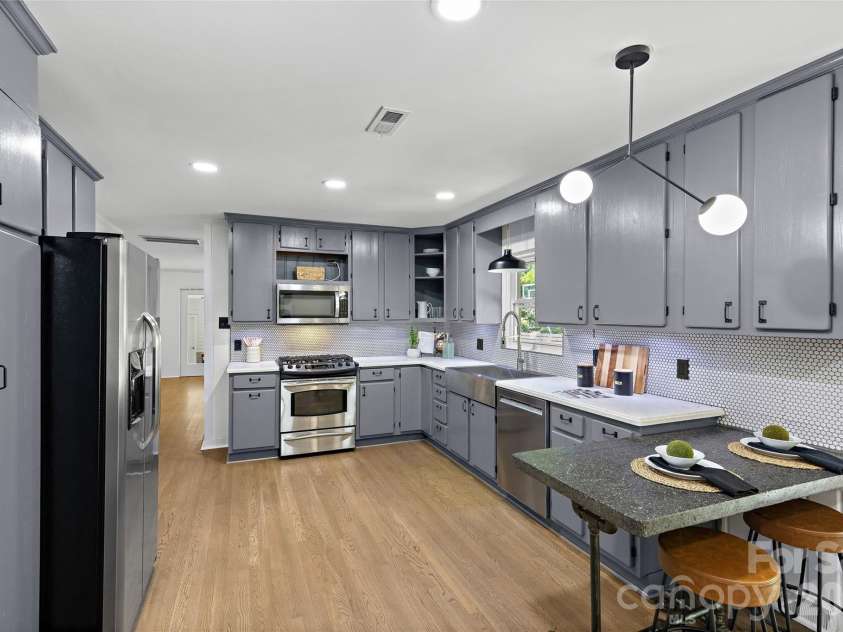 1222 Burtonwood Circle, Charlotte, NC 28212.  MLS# CAR4418524, YatesRealty ID 47741. 