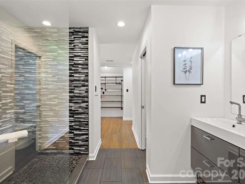 1222 Burtonwood Circle, Charlotte, NC 28212.  MLS# CAR4418524, YatesRealty ID 47741. 