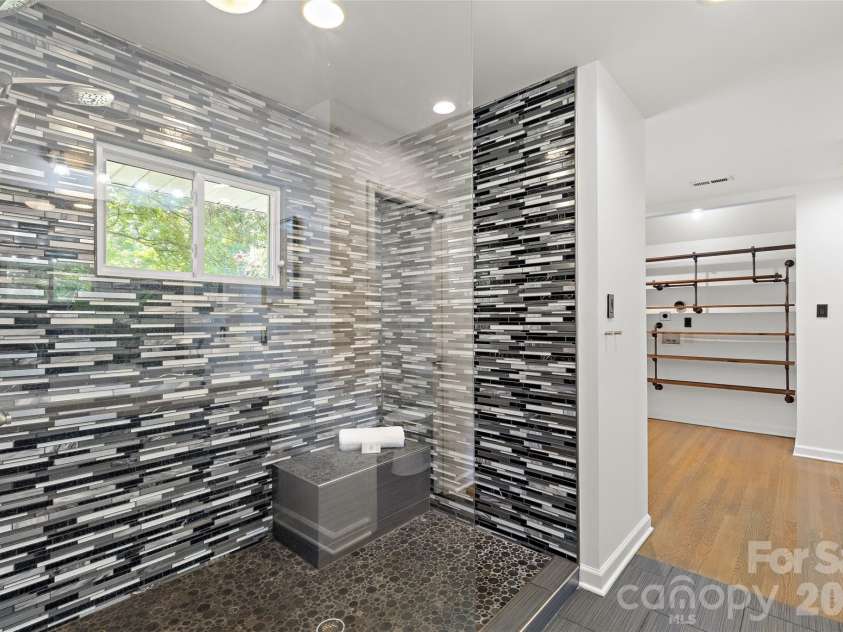1222 Burtonwood Circle, Charlotte, NC 28212.  MLS# CAR4418524, YatesRealty ID 47741. 
