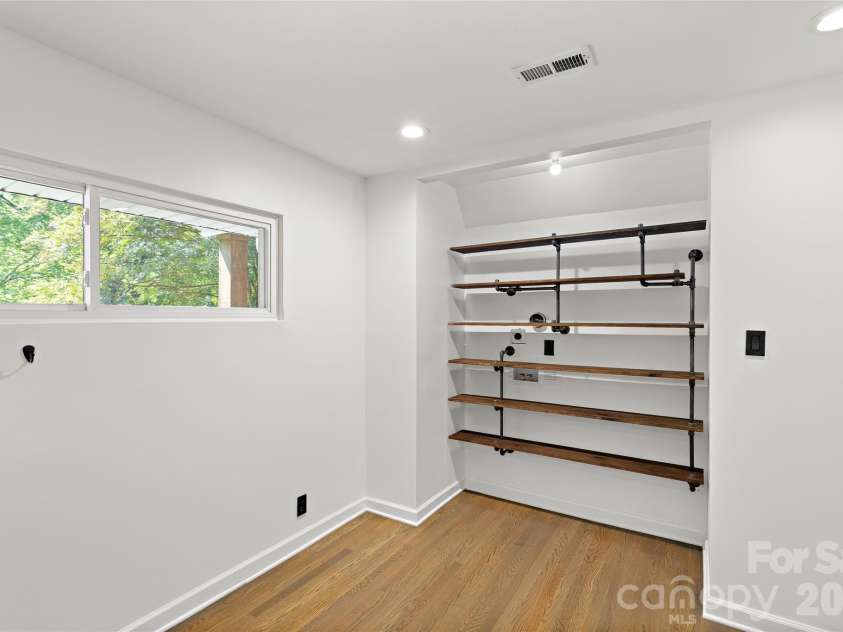 1222 Burtonwood Circle, Charlotte, NC 28212.  MLS# CAR4418524, YatesRealty ID 47741. 