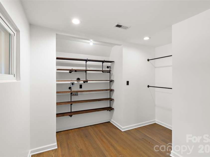 1222 Burtonwood Circle, Charlotte, NC 28212.  MLS# CAR4418524, YatesRealty ID 47741. 