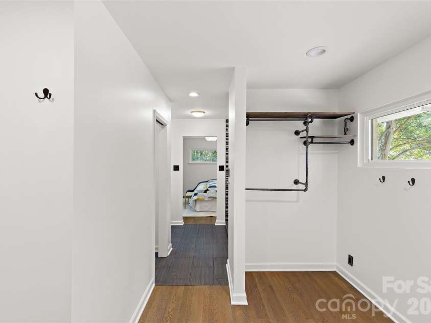 1222 Burtonwood Circle, Charlotte, NC 28212.  MLS# CAR4418524, YatesRealty ID 47741. 