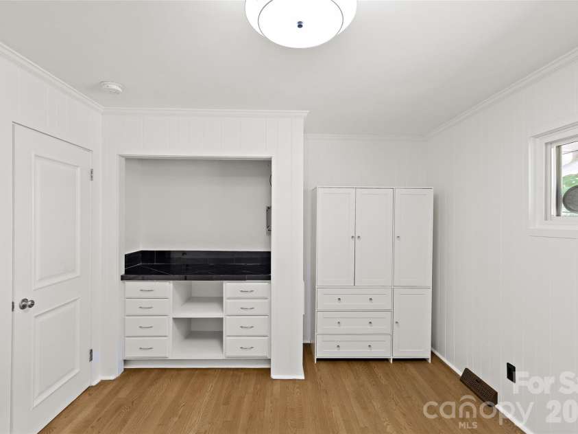 1222 Burtonwood Circle, Charlotte, NC 28212.  MLS# CAR4418524, YatesRealty ID 47741. 