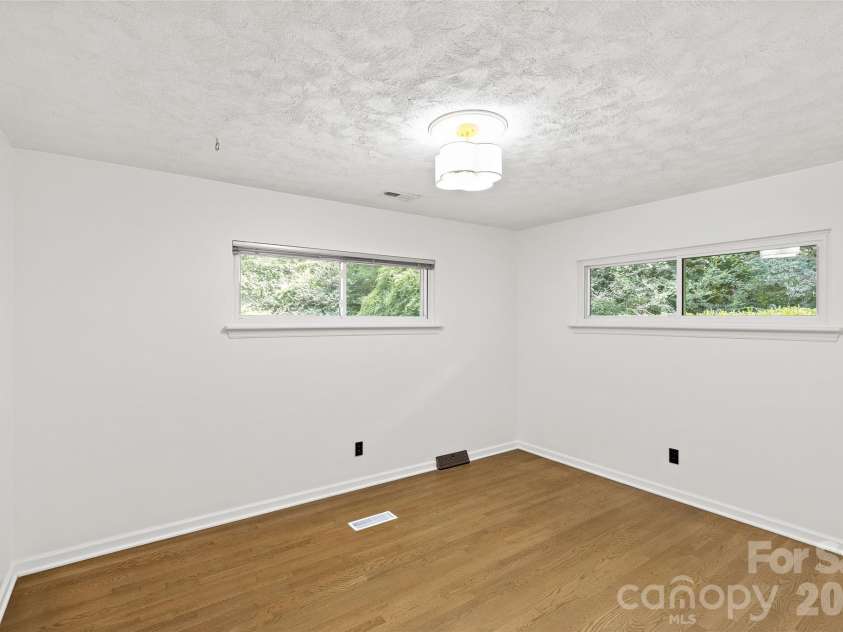 1222 Burtonwood Circle, Charlotte, NC 28212.  MLS# CAR4418524, YatesRealty ID 47741. 