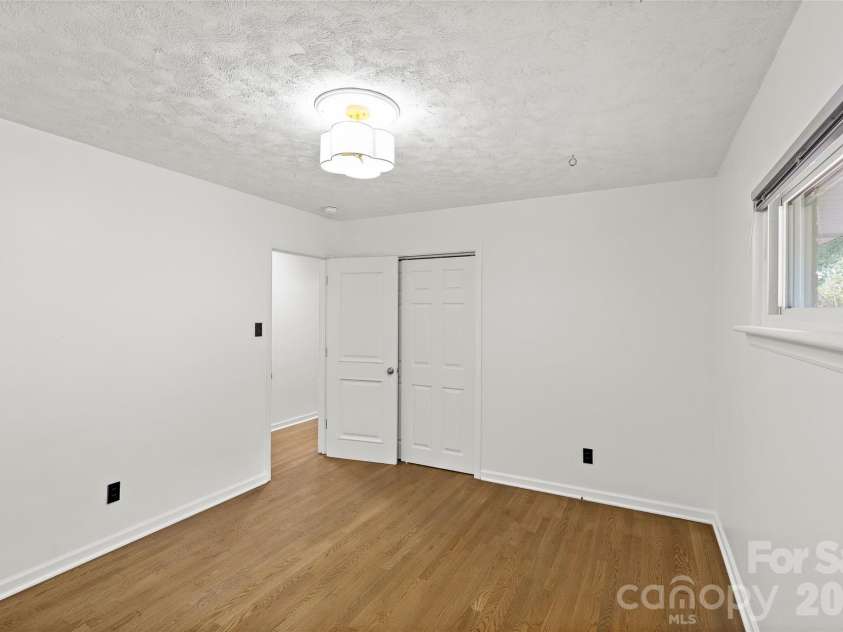 1222 Burtonwood Circle, Charlotte, NC 28212.  MLS# CAR4418524, YatesRealty ID 47741. 