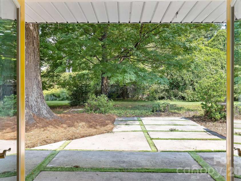 1222 Burtonwood Circle, Charlotte, NC 28212.  MLS# CAR4418524, YatesRealty ID 47741. 