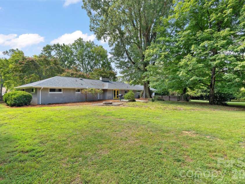 1222 Burtonwood Circle, Charlotte, NC 28212.  MLS# CAR4418524, YatesRealty ID 47741. 