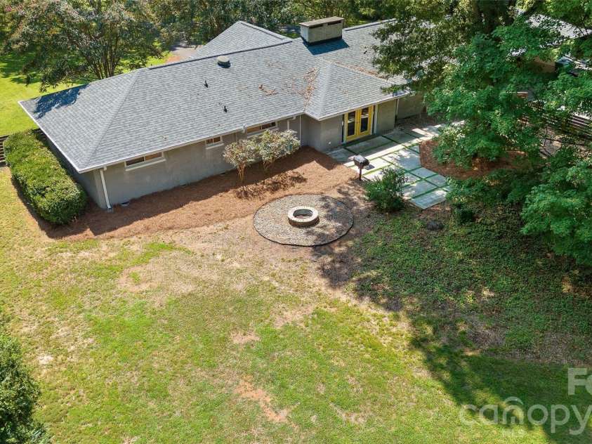 1222 Burtonwood Circle, Charlotte, NC 28212.  MLS# CAR4418524, YatesRealty ID 47741. 