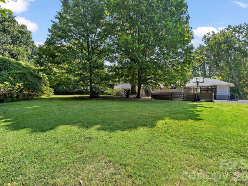 1222 Burtonwood Circle, Charlotte, NC 28212.  MLS# CAR4418524, YatesRealty ID 47741. 