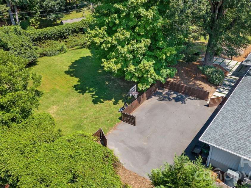 1222 Burtonwood Circle, Charlotte, NC 28212.  MLS# CAR4418524, YatesRealty ID 47741. 