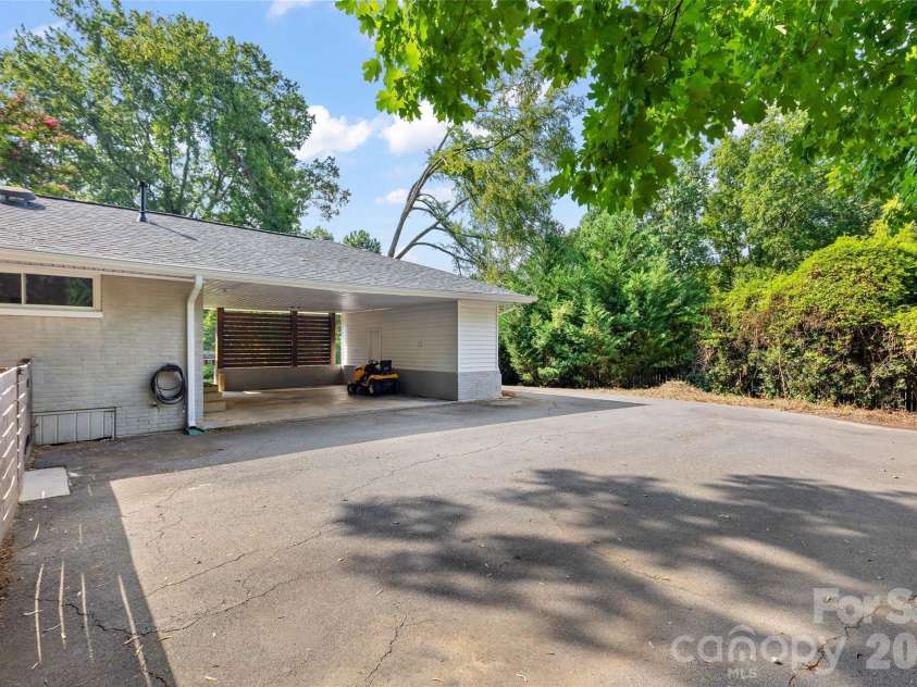 1222 Burtonwood Circle, Charlotte, NC 28212.  MLS# CAR4418524, YatesRealty ID 47741. 