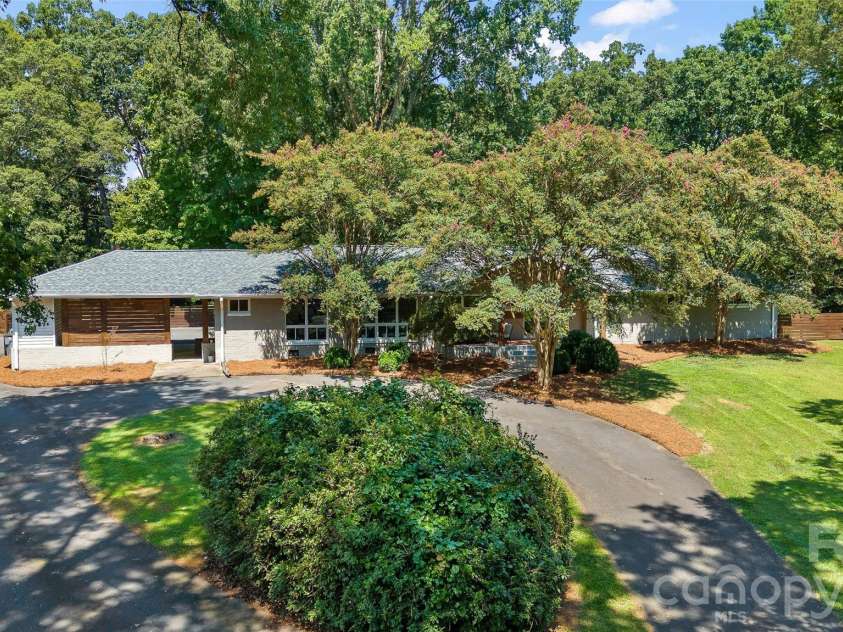 1222 Burtonwood Circle, Charlotte, NC 28212.  MLS# CAR4418524, YatesRealty ID 47741. 