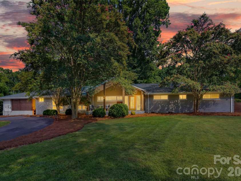 1222 Burtonwood Circle, Charlotte, NC 28212.  MLS# CAR4418524, YatesRealty ID 47741. 