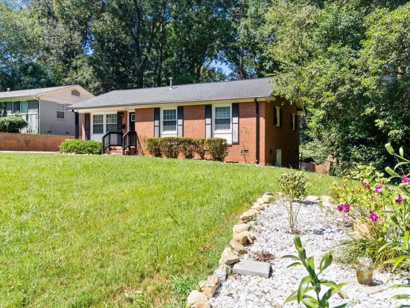 1814 Windham Place, Charlotte, NC 28205.  MLS# CAR4413949, YatesRealty ID 47744. 