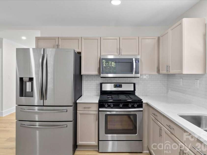 1814 Windham Place, Charlotte, NC 28205.  MLS# CAR4413949, YatesRealty ID 47744. 
