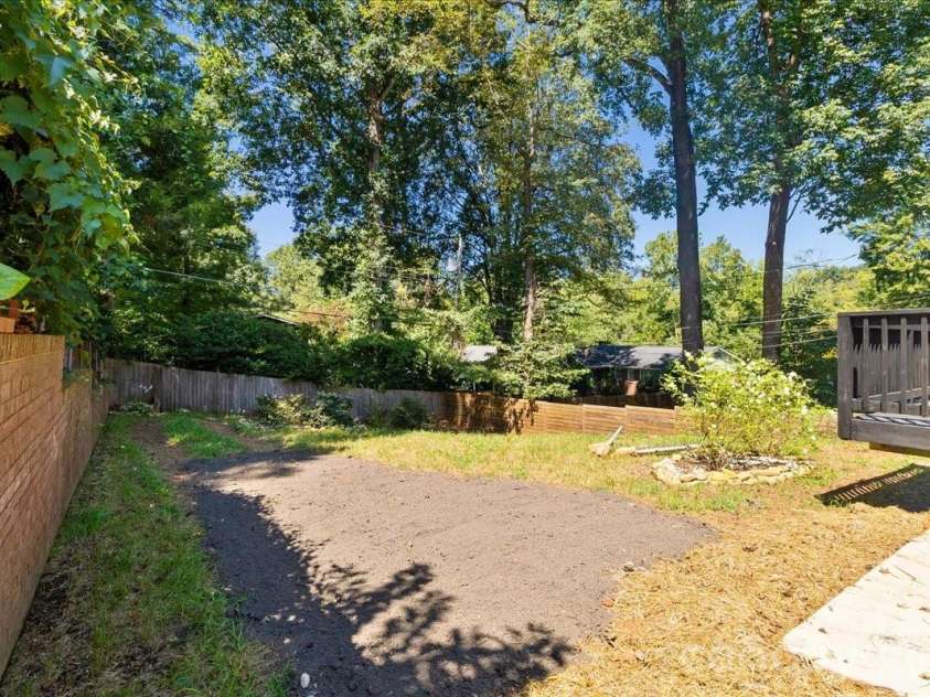 1814 Windham Place, Charlotte, NC 28205.  MLS# CAR4413949, YatesRealty ID 47744. Back Yard