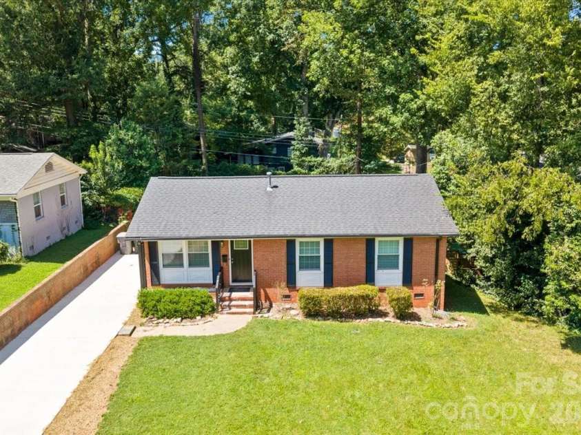 1814 Windham Place, Charlotte, NC 28205.  MLS# CAR4413949, YatesRealty ID 47744. Front Aerial