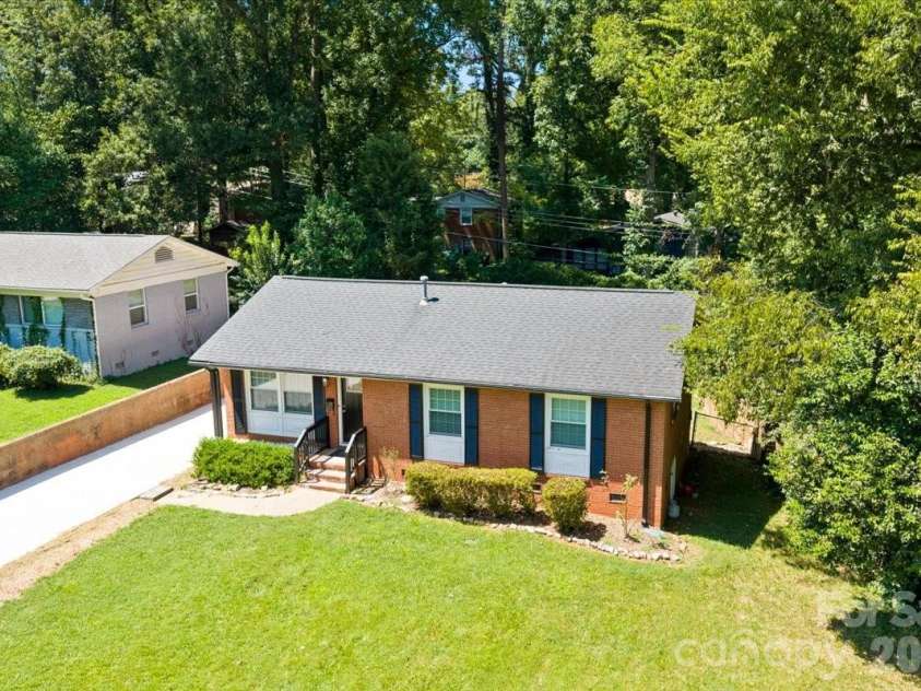 1814 Windham Place, Charlotte, NC 28205.  MLS# CAR4413949, YatesRealty ID 47744. Front Aerial
