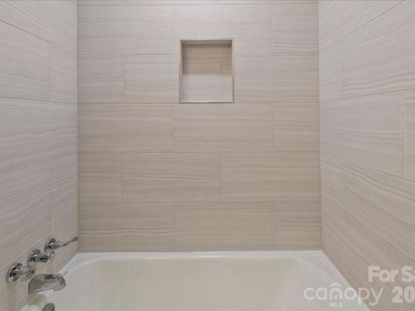 1814 Windham Place, Charlotte, NC 28205.  MLS# CAR4413949, YatesRealty ID 47744. Hall Full Bath