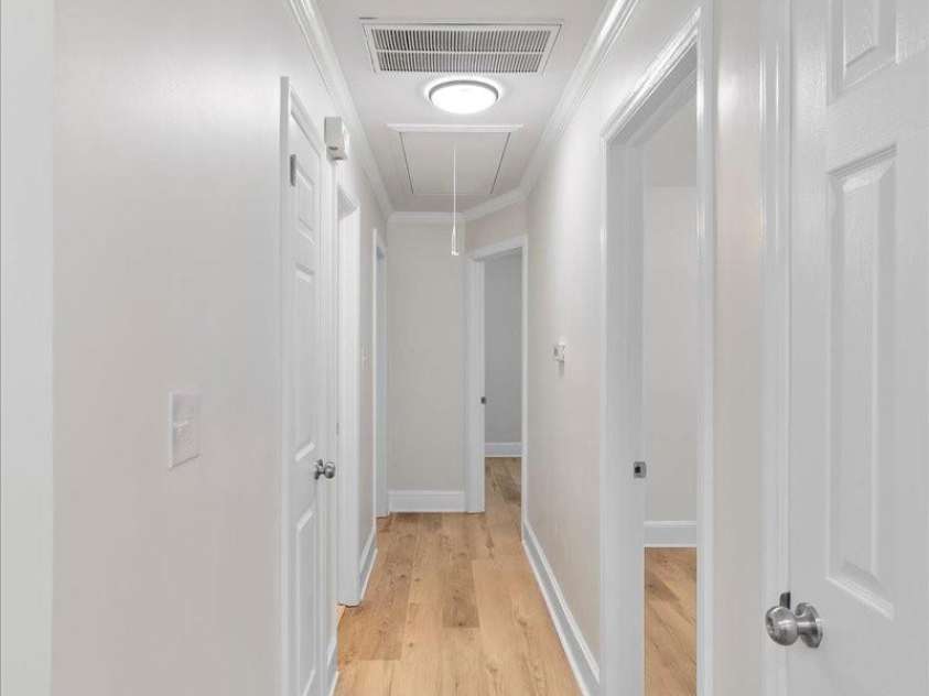1814 Windham Place, Charlotte, NC 28205.  MLS# CAR4413949, YatesRealty ID 47744. Hallway