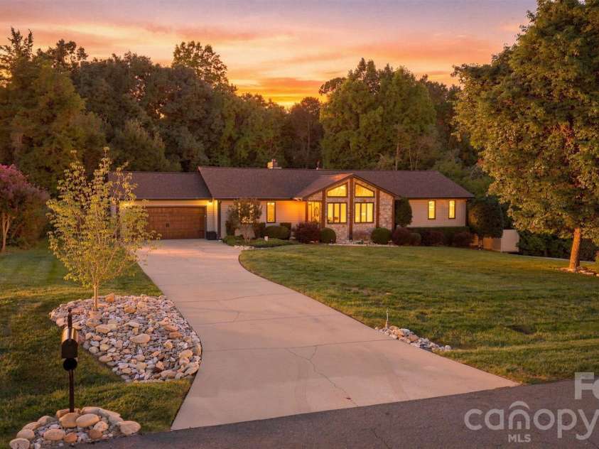 3867 Angie Drive, Denver, NC 28037.  MLS# CAR4413500, YatesRealty ID 47745. Gorgeous setting in Forest Hills