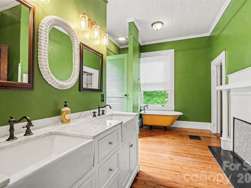 810 Franklin Street, Monroe, NC 28112.  MLS# CAR4412195, YatesRealty ID 47746. Primary Bath- Up
