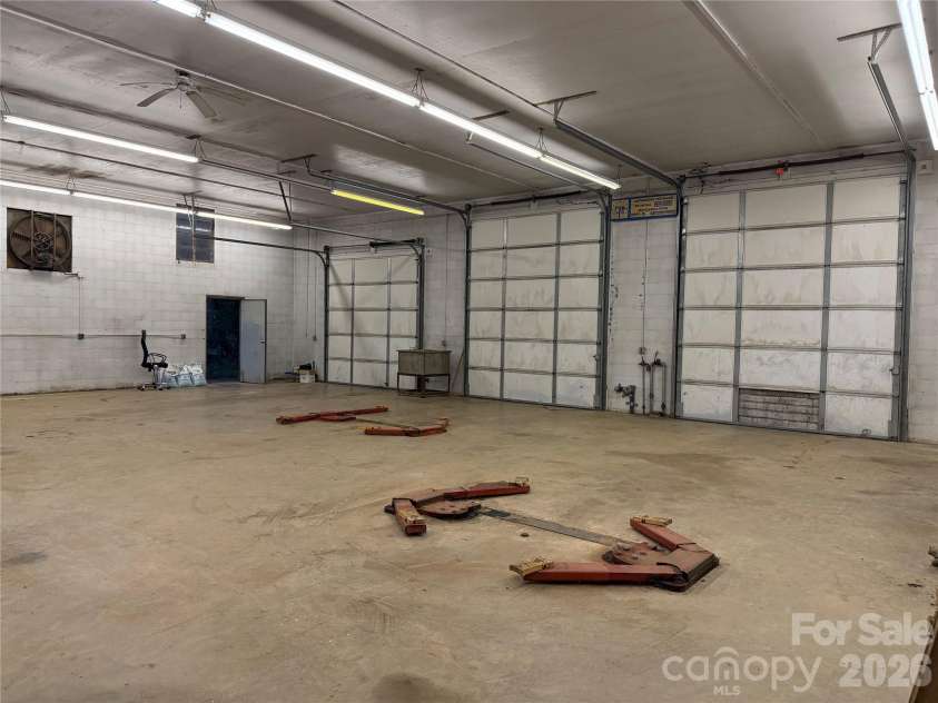 5158 Bob Farr Drive, Morganton, NC 28655.  MLS# CAR4411488, YatesRealty ID 47750. 