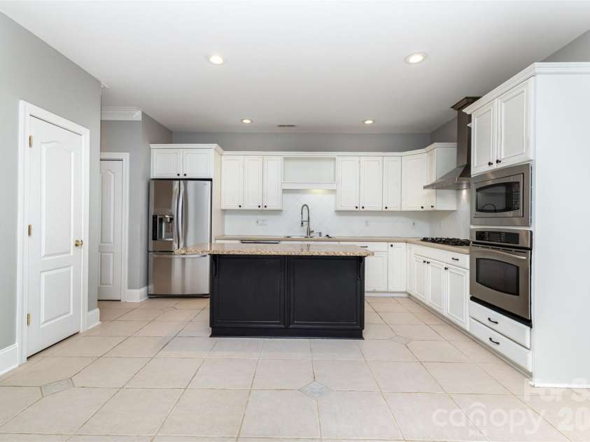 239 Faulkner Way, Davidson, NC 28036.  MLS# CAR4415330, YatesRealty ID 47752. 