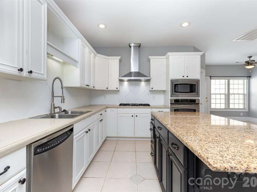 239 Faulkner Way, Davidson, NC 28036.  MLS# CAR4415330, YatesRealty ID 47752. 