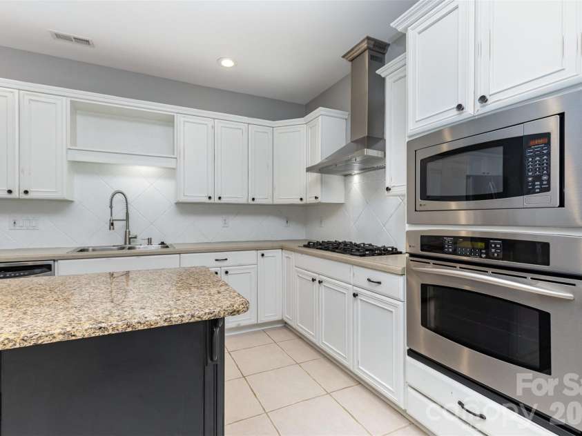239 Faulkner Way, Davidson, NC 28036.  MLS# CAR4415330, YatesRealty ID 47752. 