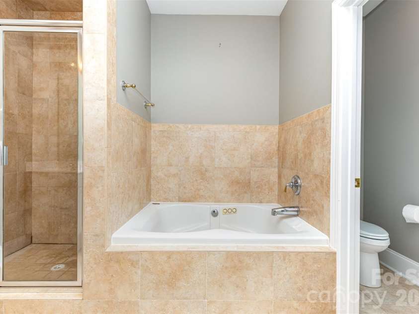 239 Faulkner Way, Davidson, NC 28036.  MLS# CAR4415330, YatesRealty ID 47752. 