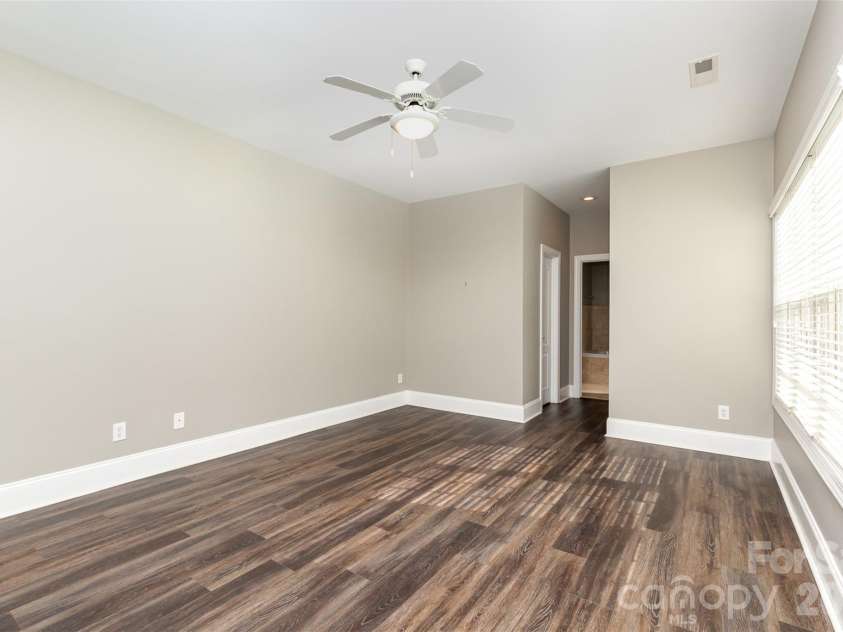 239 Faulkner Way, Davidson, NC 28036.  MLS# CAR4415330, YatesRealty ID 47752. 